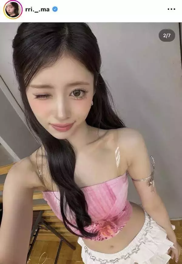 「ぴんくかわいいぃぃ！！」ＮｉｚｉＵ・リマ、スタイル際立つショットに「待ってぇぇ！」「スタイル良すぎ」「爆美女」