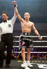 ザ・サンダー片岡雷斗がプロ第２戦を１３３秒ＫＯ勝ち　弟・叶夢から勝利のバトンを受け圧巻の左ボディーで仕留める