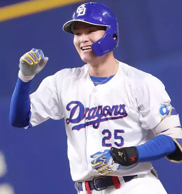【中日】石川昂弥が仲良しサノーの悔しさ晴らす決勝打　道中でいきなり「たかやさーん！」に「あんな明るい助っ人見たことない」
