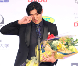 【報知映画賞】松谷鷹也、涙また涙の新人賞「皆さんのおかげで僕は横田慎太郎さんとして存在できた」