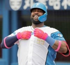 日本ハム・レイエス　“４冠”で落合博満に並んだ　外国人ではバース以来