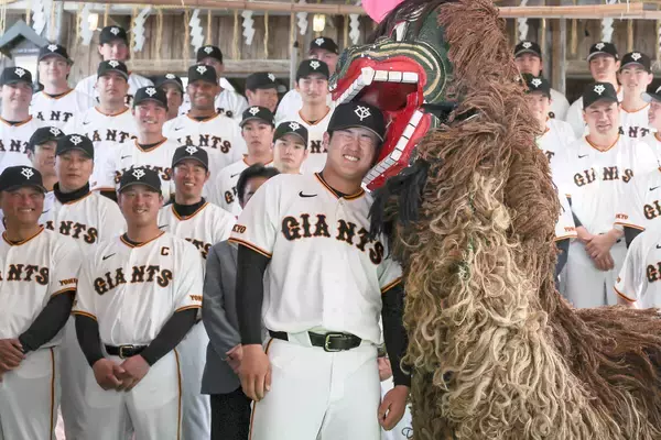 【巨人】石塚裕惺が獅子にかまれる　リチャード、知念大成も