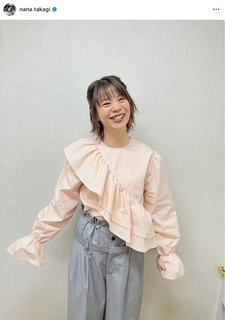 高木菜那さん、にっこり笑顔のコーデショットに「もうアイドル」「全部可愛いってあるんですか！！」