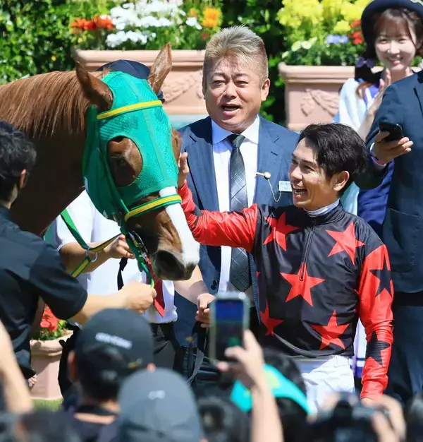 「代理戦争はホリエモン...」「Ｇ１並の混雑」注目の対決直後からＸではイッテラッシャイがトレンド入り　中山６Ｒ