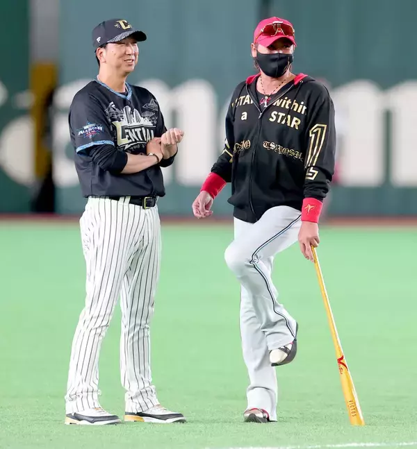 【球宴】日本ハム・新庄監督、ド派手黄金ノックバットで登場、２年連続「新庄劇場」を匂わせ「気が向いたらやる。降りてきたら」