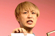 お見送り芸人しんいち、「レッドカーペット」生放送で放った一言にネット憤慨「『おめでとう』ってありえないよ！」