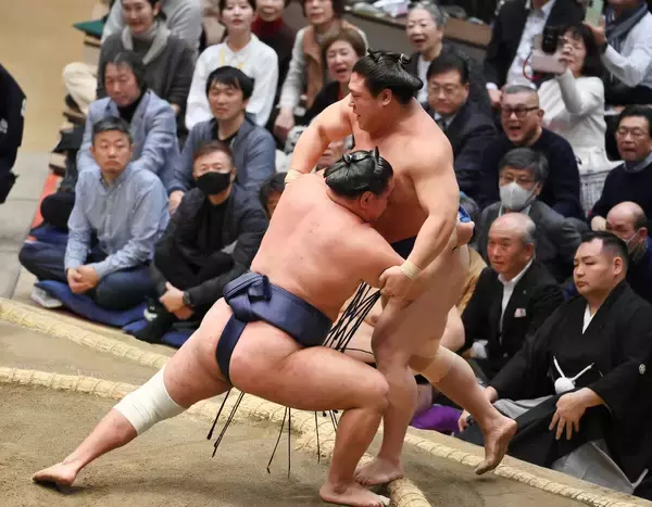 豊昇龍が４勝目　若隆景に勝つ　横綱初Ｖへ序盤１敗で乗り切る