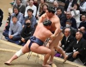 豊昇龍が４勝目　若隆景に勝つ　横綱初Ｖへ序盤１敗で乗り切る