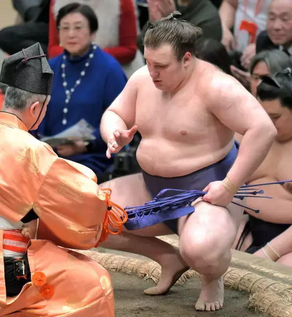 阿炎が敗れ、霧島が１敗で単独首位　豊昇龍、大の里の両横綱は連敗で３敗後退　２敗は安青錦ら６人に