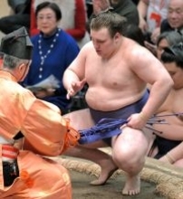 阿炎が敗れ、霧島が１敗で単独首位　豊昇龍、大の里の両横綱は連敗で３敗後退　２敗は安青錦ら６人に