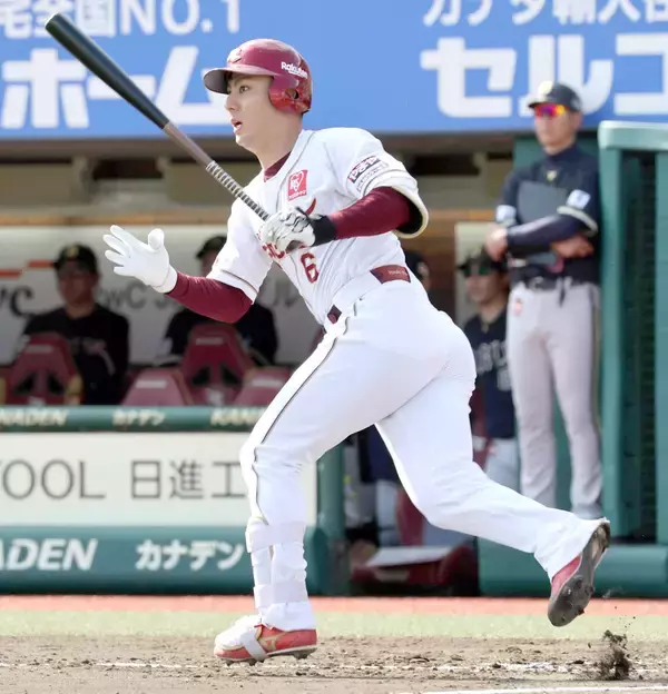 【楽天】３回２死走者なしから怒濤の４連打　村林一輝、鈴木大地の２者連続適時打で３点リードに拡大
