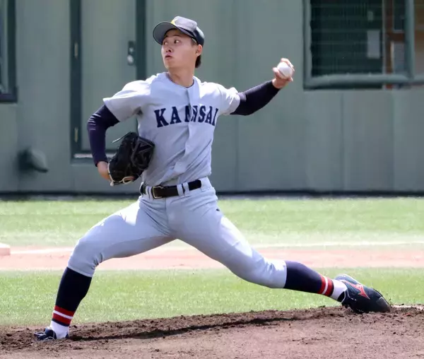 【大学野球】関大・米沢友翔が近大・宮原廉とのドラフト候補対決を制して優勝に前進　スカウト１２球団４７人　巨人は異例の１１人態勢