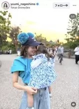 元フジ・永島優美アナ、青コーデで親子ディズニー満喫！　「楽しかったのが伝わる」「素敵です！」