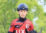 「ダービー前日に有力馬の鞍上がまさかの落馬！「神様酷すぎる」「嘘だろ…」心配の声相次ぐリアライズシリウスの津村明秀騎手」の画像1