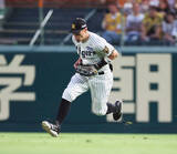 「【阪神】先発・西勇輝が４回３失点で４勝目ならず…４回に佐藤輝明のダブルエラーが絡んで２点を追加される」の画像1