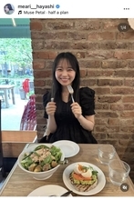 林芽亜里、おいしい物に出会えてニッコニコ！幸せ全開ショットに「食べてる時の笑顔が可愛い」「嬉しそう」