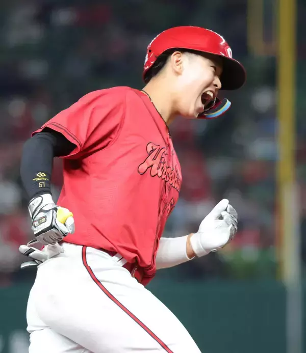 【広島】平川蓮がプロ１号　１０３打席目で待望の一発「うれしいです！」大喜びのバンザイ「自分のスイングで振り抜くことができた」