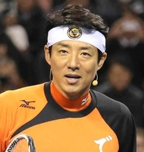 松岡修造５８歳　仰天告白「久しぶりに妻以外にキスされ…」人気タレントから腕をまわされ…「幸せだった」