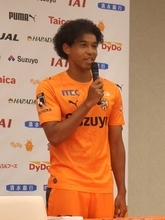 【Ｊ１清水】元磐田ＦＷジャーメイン良が同年月日生まれの高校時代同級生ＭＦ小泉慶と再タッグ結成