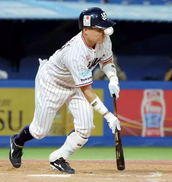 【ヤクルト】中村悠平は「右眼球打撲、右眼窩内側壁骨折」…自打球を顔に受け救急搬送