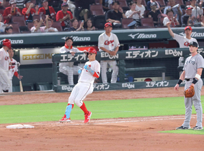 【広島】８回に同点…秋山翔吾の三塁打→小園海斗がタイムリーも　代走の切り札・辰見鴻之介は痛恨のけん制死　勝ち越しならず