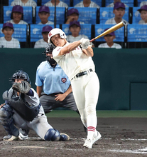 【甲子園】拓大紅陵・衣川流輝が意地の代打安打「お父さんが行けなかった甲子園で活躍できてよかった」父はヤクルト・衣川篤史バッテリーコーチ