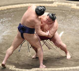 「御嶽海、東洋大の後輩・羽出山に貫禄勝ち　「これからの東洋大を引っ張ってほしい。まだまだ負けない気持ちもある」」の画像1