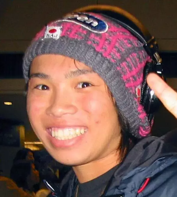 トリノ五輪から２０年　３児のパパ・成田童夢さんが親子ショット「少し遅れてのバレンタインチョコを頂きました」