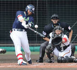 「【ヤクルト】丸山和郁が定位置奪取へアピールの同点三塁打「打てないと試合に出られない」」の画像1