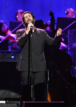 ジョシュ・グローバン１５年ぶり来日公演、ＹＯＳＨＩＫＩ＆山崎育三郎ゲスト出演…山崎は「夢がかなった」と感激し抱擁交わす