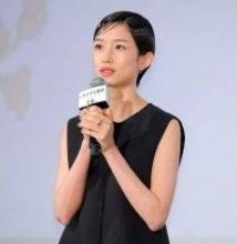 河合優実「レジェンドのようなお二人」と尊敬する韓国の巨匠＆名優に花束を贈呈