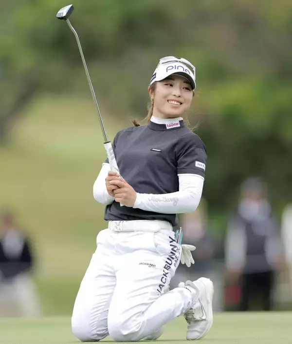 佐久間朱莉が単独トップで最終日へ　永井花奈２位　川崎春花３位　小祝さくら５位　女子ゴルフ第３日