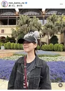 のん、完璧装備でディズニー満喫！「雨の中でも楽しかった」元気いっぱいな姿に「可愛い」「バンザイしてる写真好き」「楽しさ全開」