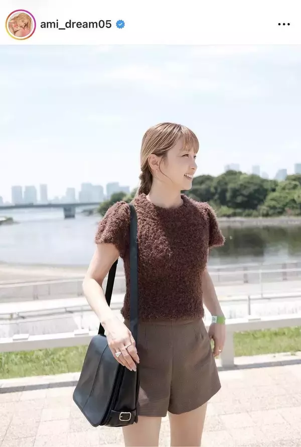 「本当にママですか？」抜群スタイルのＤｒｅａｍ　Ａｍｉに熱視線！ミニ丈から美脚スラリ「はぁ…かわいい」