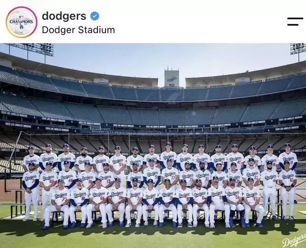 壮観！ドジャースが集合写真撮影　スター軍団が肩を寄せ合い…えっ！？１人だけ不在　理由は…