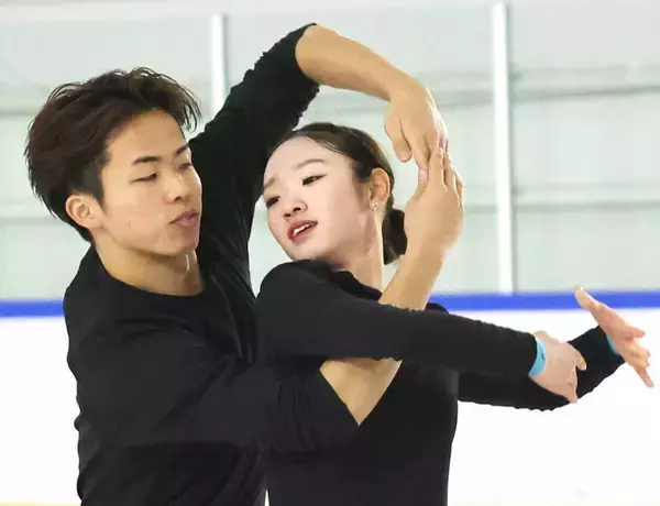 【フィギュア】ゆなすみ　五輪イヤーの初詣、おみくじは互いに末吉で引き直し　森口は３回目で大吉、長岡は４枚とも願い事「人の助けあってかなう」