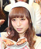 「３６歳の美女ミュージシャン　“仕事仲間”の夫を顔出し「イケメンさん！」「王子様」「美男美女」黒坂優香子に反響」の画像1