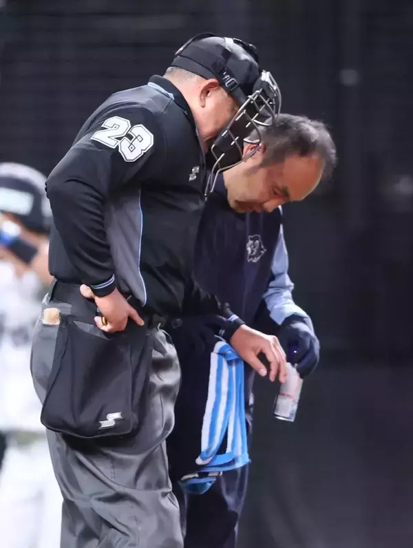 球審にアクシデント　初回に折れたバットが直撃→試合中断→交代　深谷球審は３日にも負傷交代…一塁塁審が球審に　ロッテ－日本ハム戦