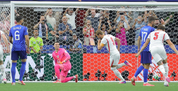 【Ｗ杯】イングランドがＦＷケインの蹴り直しのＰＫで先制　モドリッチがエリア内でファウル…クロアチアと優勝候補同士いきなり激突