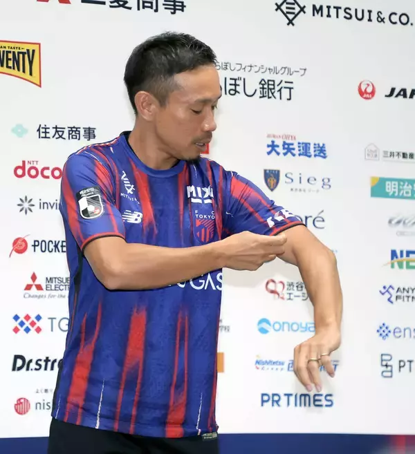 現役続行の長友佑都、Ｗ杯３２強の心境を明かす「心を打ち抜かれたような、ちょっと自分自身も放心状態」「Ｗ杯は悔しくてみられなかった」