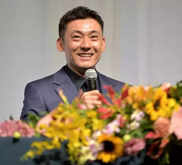【西武】栗山巧に元監督の渡辺久信氏、田辺徳雄３軍野手コーチが花束贈呈　渡辺氏「ついにこの日が来たという、そんな思い」　引退会見にサプライズ登場