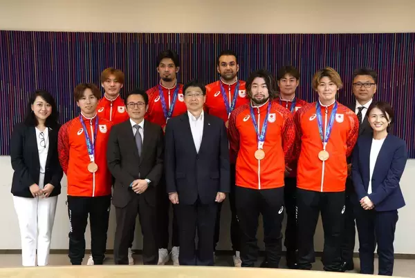 アジア大会１６年ぶり銅メダル獲得「彗星ジャパン」ジークスター東京７選手が東京・墨田区の山本亨区長を表敬訪問！２８年ロス五輪出場＆メダル獲得へ、代表キャプテン・水町孝太郎「そう思っていないと！」