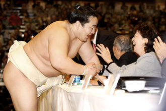 内館牧子さんは本当は朝青龍が大好きだった　本紙１面に「最高だったわよ！」…元担当記者が悼む