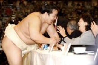 内館牧子さんは本当は朝青龍が大好きだった　本紙１面に「最高だったわよ！」…元担当記者が悼む