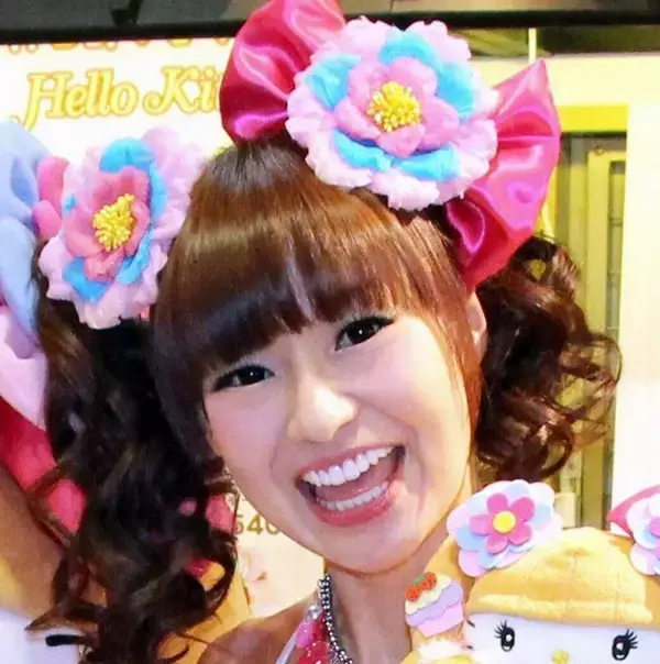 「かつみ・さゆり」さゆり、超ミニスカ＆ニーハイソックスで“永遠の推し”の映画観賞「一生ついてきます」