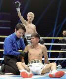 「吉良大弥がワンパンチＫＯで世界王座挑戦権獲得　バルデラスを圧巻の右ストレートで２回に沈めプロ４連勝」の画像1