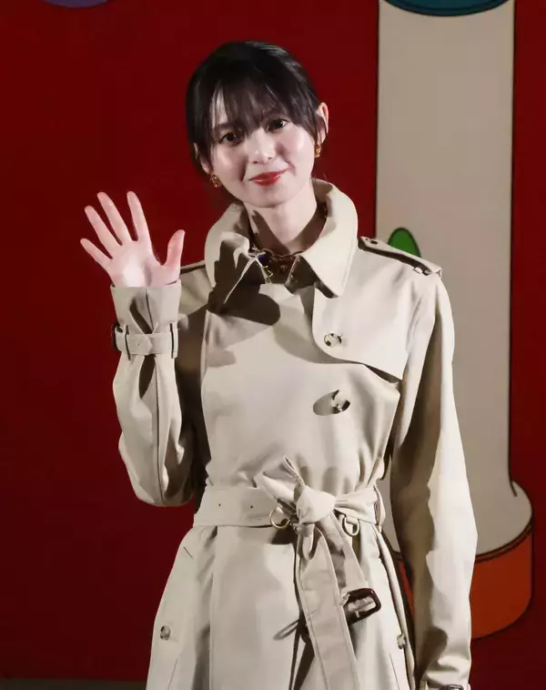 齋藤飛鳥、イギリス美術品並んだ展覧会をアピール「ラフな気持ちで緊張せずに来て」