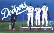 大谷翔平、山本由伸、佐々木朗希のドジャーストリオが豪華スリーショット　真ん中に立ったのは…