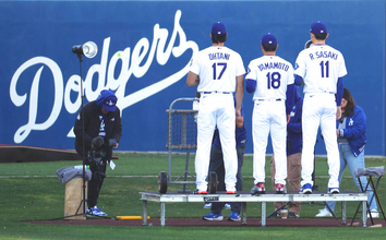 大谷翔平、山本由伸、佐々木朗希のドジャーストリオが豪華スリーショット　真ん中に立ったのは…