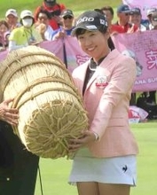 菅沼菜々が優勝会見で告白　アイドル活動は「成績が悪かったら絶対たたかれる」、ゴルフの調子は「今世紀最大に調子がいい」…一問一答